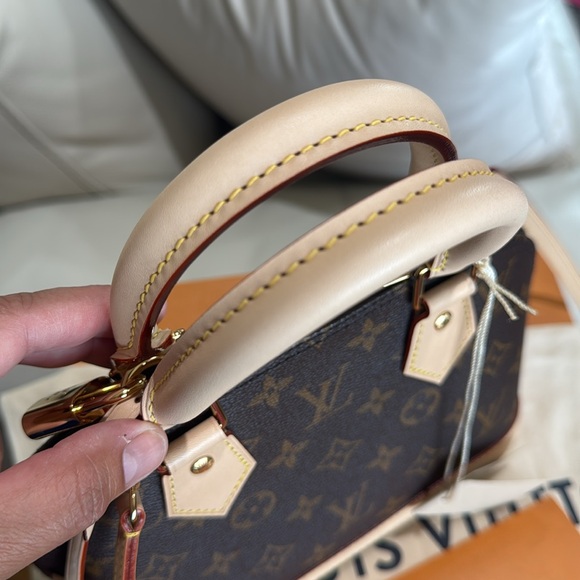 NEW! ALMA BB FROM THE BOUTIQUE! NEW MODEL WITH ADJUSTABLE STRAP! 2025 - Picture 15 of 17